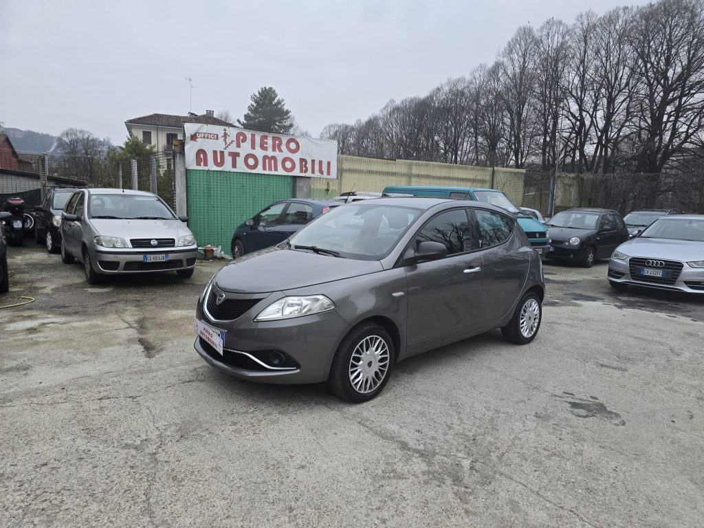 Lancia Ypsilon 1.2 69 CV 5 porte Silver